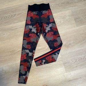 Ultracor flower camo high waisted leggings Size S
